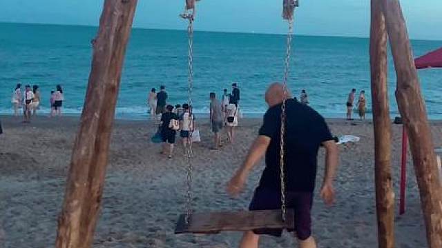 哈哈太对这首歌上头了 太配你这段了 这是真在沙滩边上嗨了