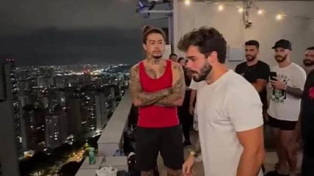 生命不应该在沉默中腐朽，应在激情中燃烧