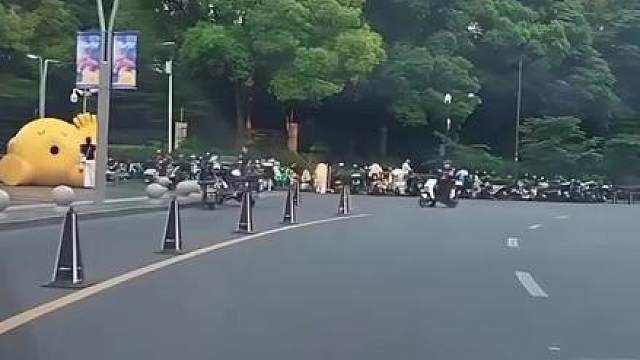 “比亚迪客服打来电话，我开口就叫宝贝”