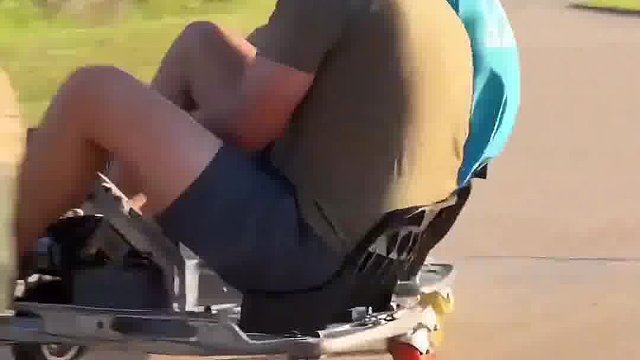 男人快乐漂移滑板车，太丝滑了