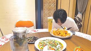 熱情邀請嘉偉歐歐共享美食