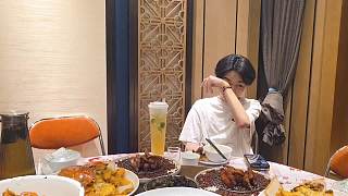 嘉偉點星巴克時假裝拒絕