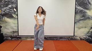 一夢(mèng)瑤瑤獻(xiàn)古典舞表演