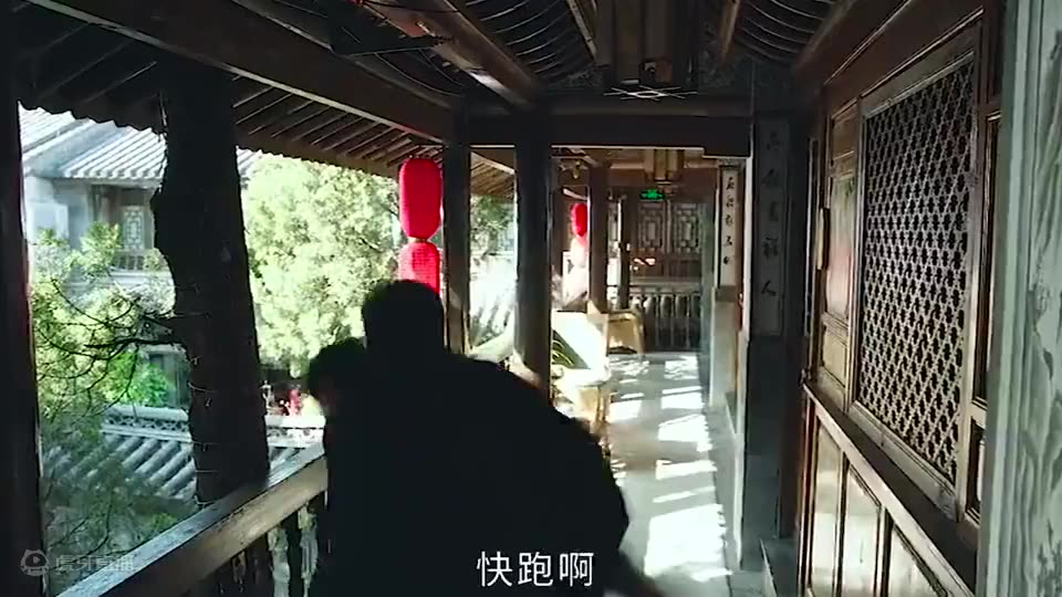熊孩子恶作剧被教育，看完简直太解气了