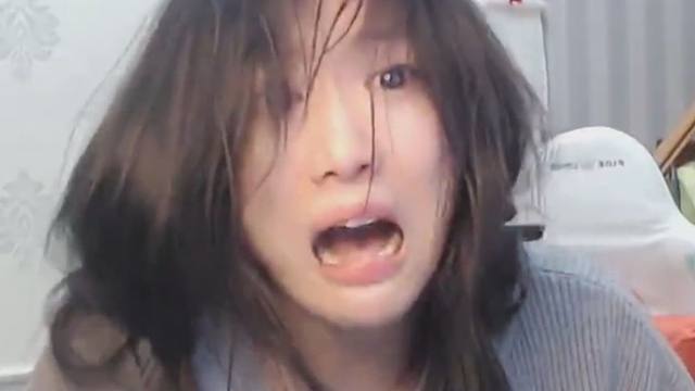 破 防 天 花 板