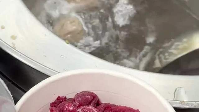 潮汕街头50一碗的豪华牛肉泡面！！这一口下去真的超级鲜！