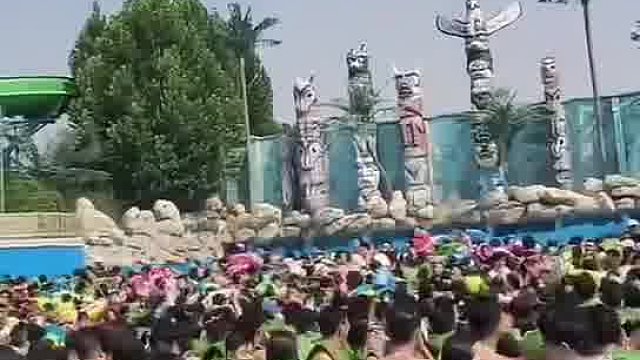 人太多了抱的都是别人媳妇