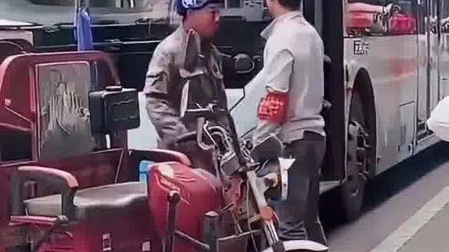 三轮车车主赚了