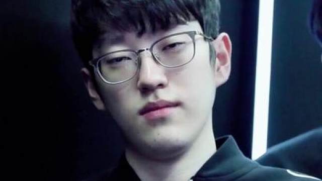 Scout直播哭穷，打了9年只剩20万，再也不回LPL了！