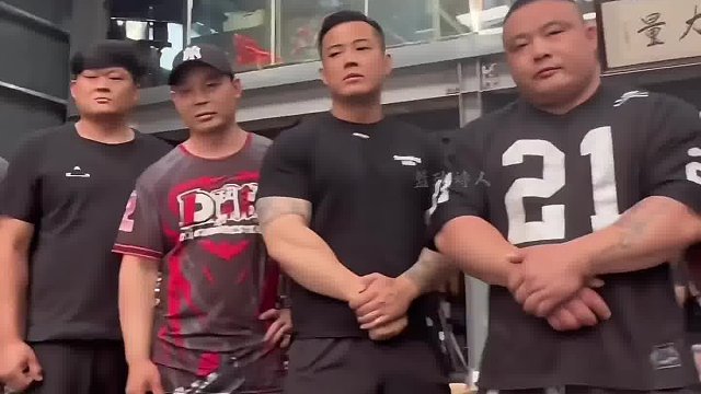 “他们拿起的不仅是金砖，更是生活”