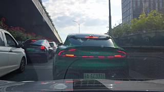 車蓋意外升起幽默回應(yīng)無聊