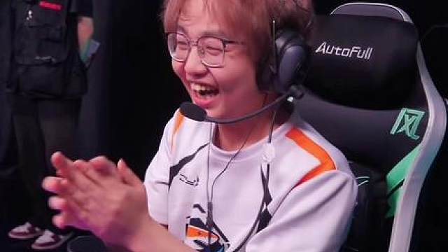 “三角洲春季赛总决赛表演赛成成大王被打笑了！”