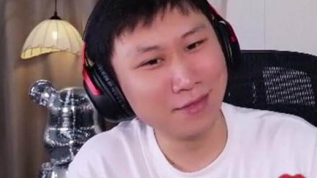 单眼皮微分碎盖黑皮男高体育生陨落了