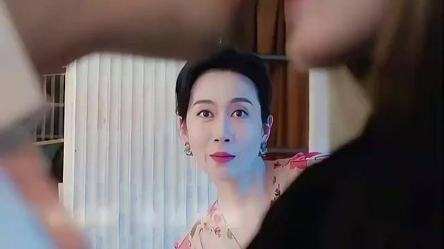 婆婆突然闯入