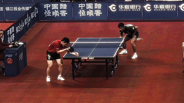 嘿！乒乓球场上的对决，热血与激情在燃烧！