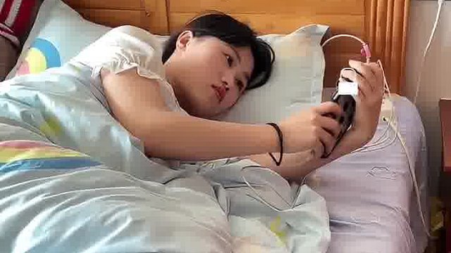 无论左右，手机充电的方向永远是不舒服的
