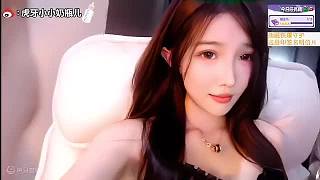 小小奶瓶?jī)盒愿写箝L(zhǎng)腿