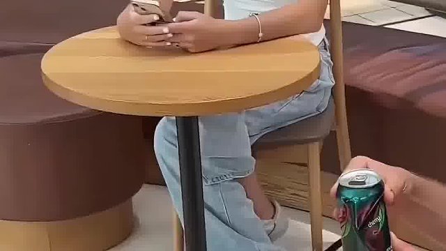 国外整蛊天花板，竟把小姐姐给骗了