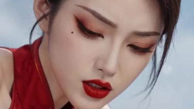 云宸背负血海深仇下山，师父让其寻找七位身负绝技、倾国倾城的美女师姐！