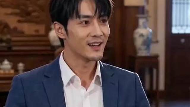 云宸背负血海深仇下山，师父让其寻找七位身负绝技、倾国倾城的美女师姐！