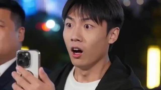 云宸背负血海深仇下山，师父让其寻找七位身负绝技、倾国倾城的美女师姐！