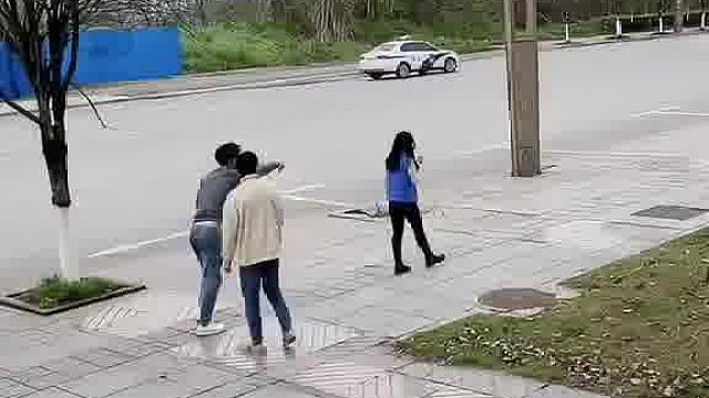 本以为是女孩没有素质不礼貌，结果出乎意料！