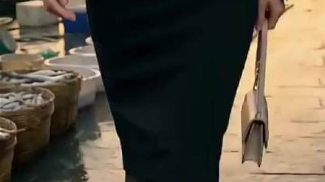 打工仔误入锁龙井，融合龙珠觉醒控水异能，逆袭登顶坐拥豪门产业
