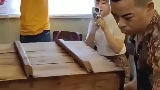 专坑外地人！