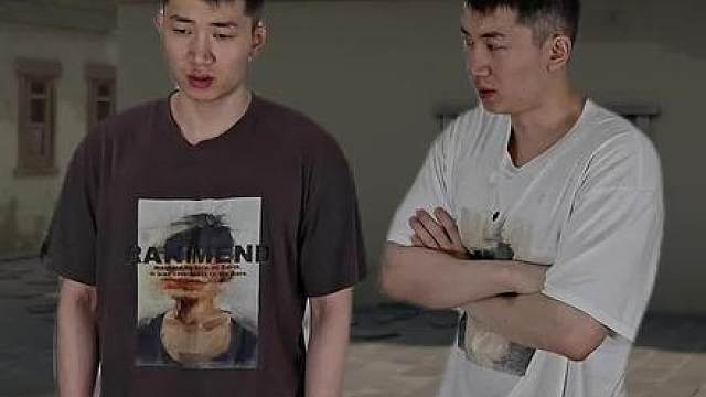 玩瘤子倒一时该如何跟队友要枪