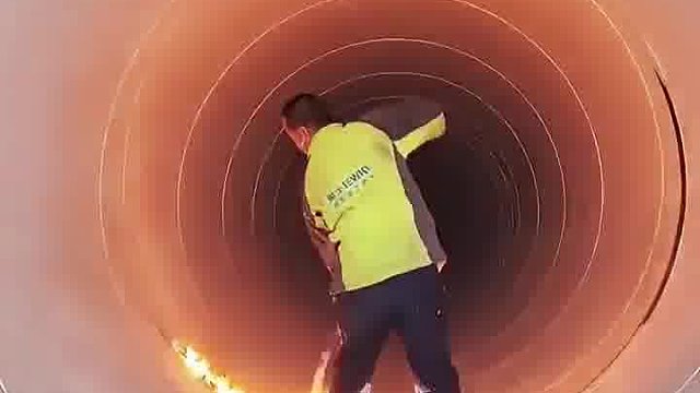 没焊完就开始刷漆又白干了