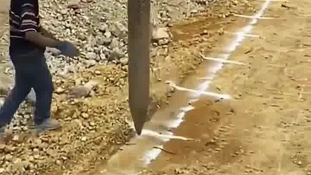 用挖机打桩