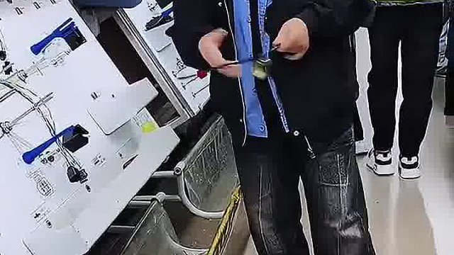 工厂里的暑假工干活就是快