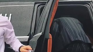 他的保鏢就是這樣工作的？