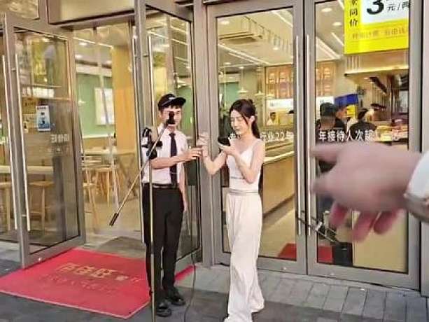 nn兩首i miss you，這只是她社牛的冰山一角