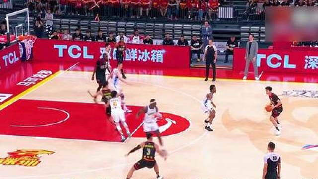 一箭定乾坤！贺希宁关键三分命中，深圳实现反超！！