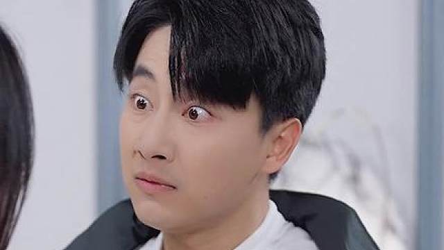 美女自报家门，原来她是中海程氏集团的总裁，只要楚度答应跟她结 婚就能拿到100万的彩礼，这谁能顶得住啊！