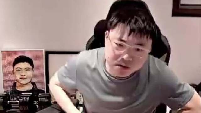 Uzi正面回应给老婆送180w项链：老婆给我生孩子，给她送礼物错了？后面赚钱变少没预料到啊！

嗯…