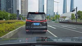駕車見雪人直呼太丑陋