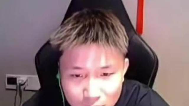 “蛋神CS2撞车monesy 嗨mo神我是蛋肯”
