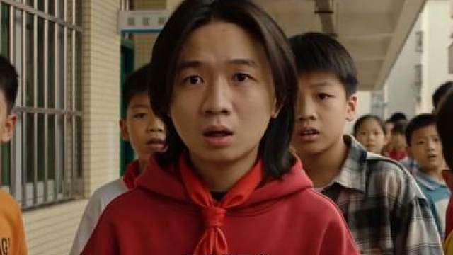 吕德华同学 你妈妈拿了鸡仔牛奶要给你