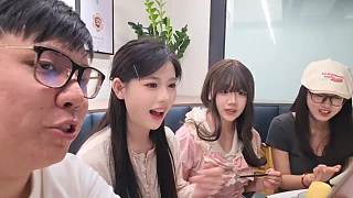 展示三折疊設(shè)備觀看他人直播