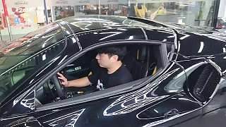 洗車意外卡奶奶引笑