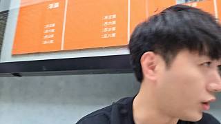 戶外打網(wǎng)球前吃香蕉補充能量