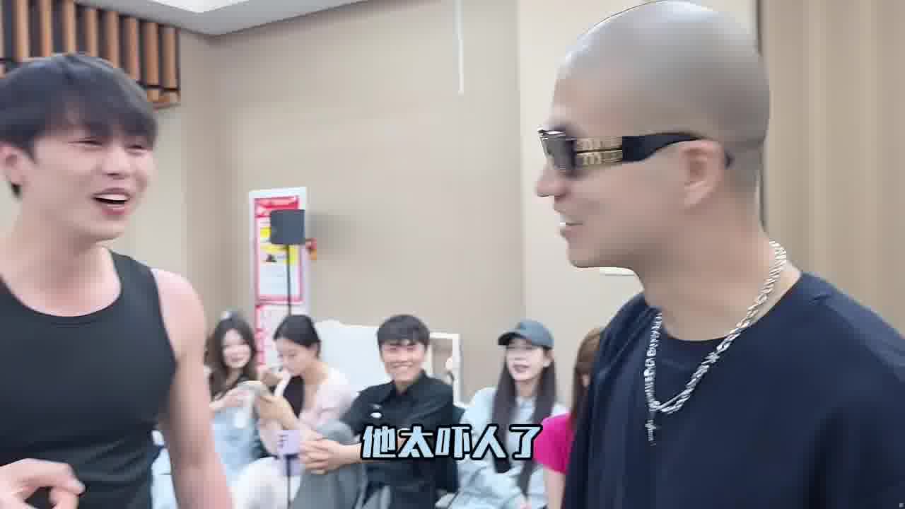 朗哥现场惩罚弹脑壳，场面效果超搞笑