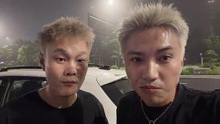 焦急尋找妹妹發(fā)現(xiàn)其去銀行