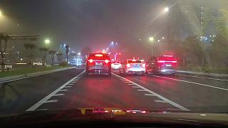 女性吐舌搞怪瞬間