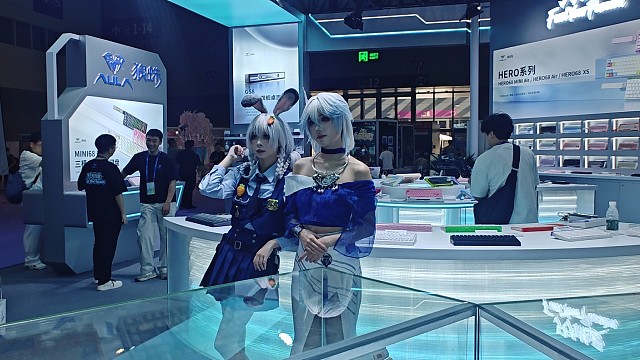 漫展真多美女