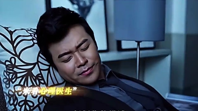 不懂就问：她擦嘴干什么？