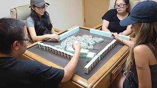 麻將對局中兩人爭牌