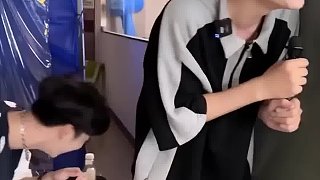 豐滿的臺球助教被整蠱，彎腰那一刻真的忍不住